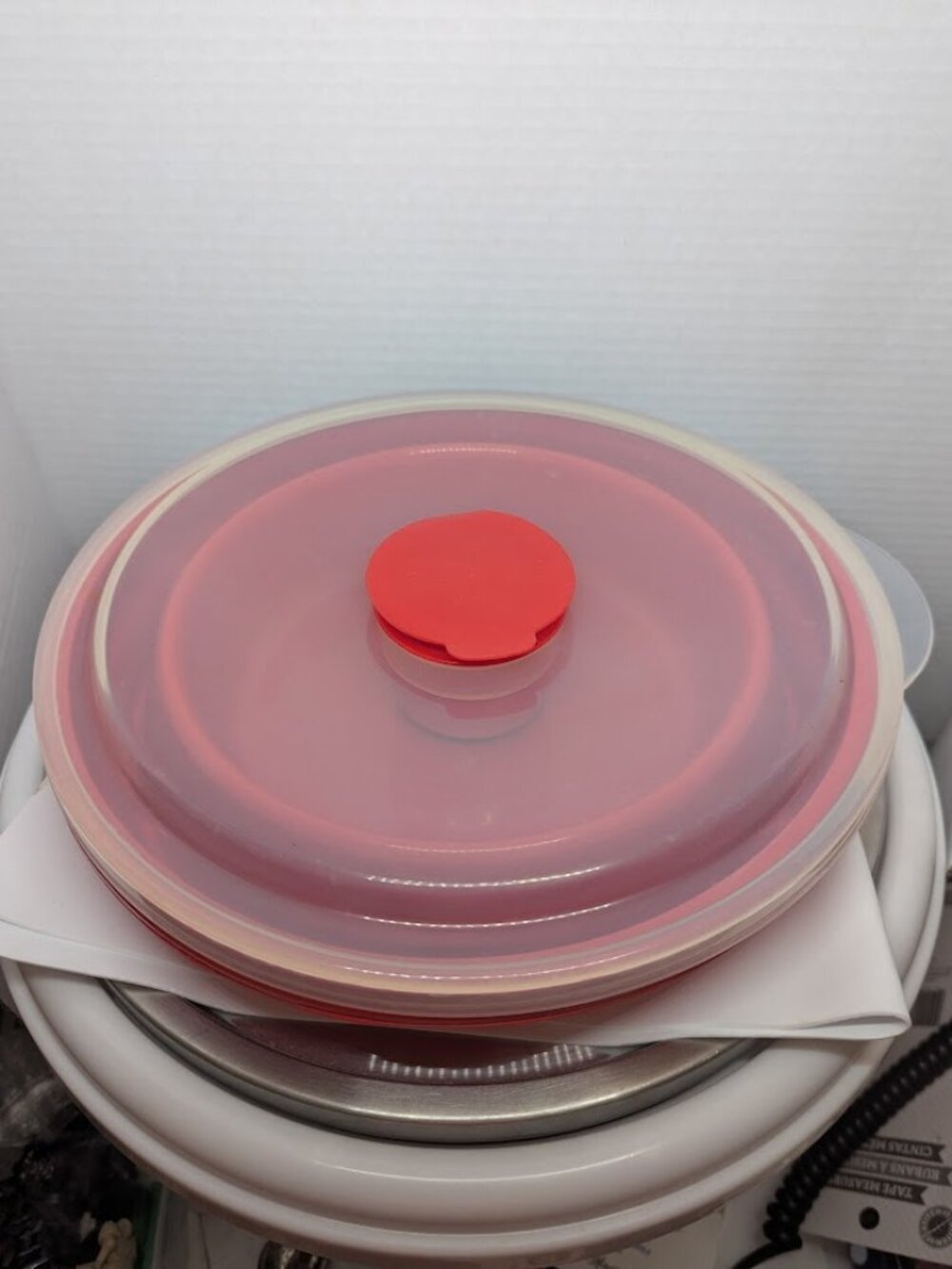 Pampered Chef Microwave Popcorn Maker Popper Red Silicone Collapsible Bowl Large